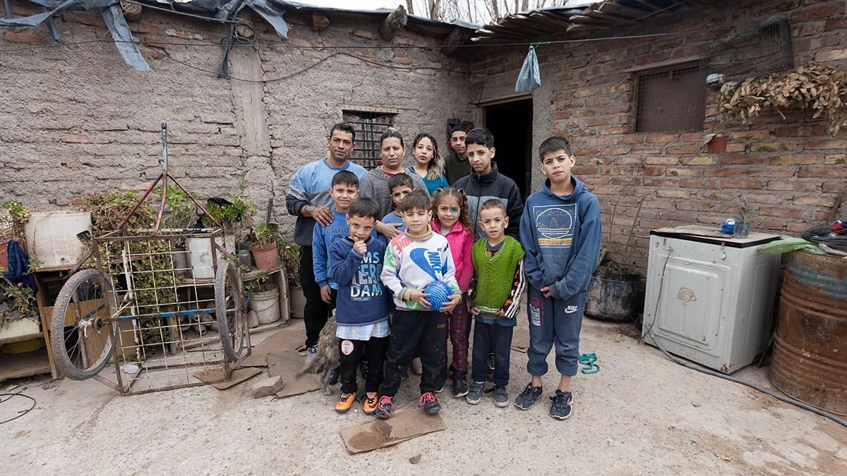 Roxana Gallo se hace tiempo junto a su marido y sus 12 hijos, para darle vida al merendero Roxana Gallo se hace tiempo junto a su marido y sus 12 hijos, para darle vida al merendero