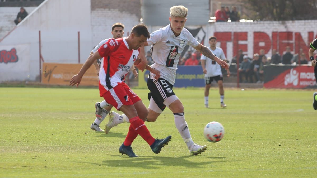 Deportivo Maipú y Deportivo Riestra igualan 2 a 2 en cancha del Cruzado