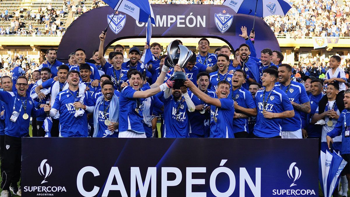 Vélez se quedó con la Supercopa Argentina en Rosario.
