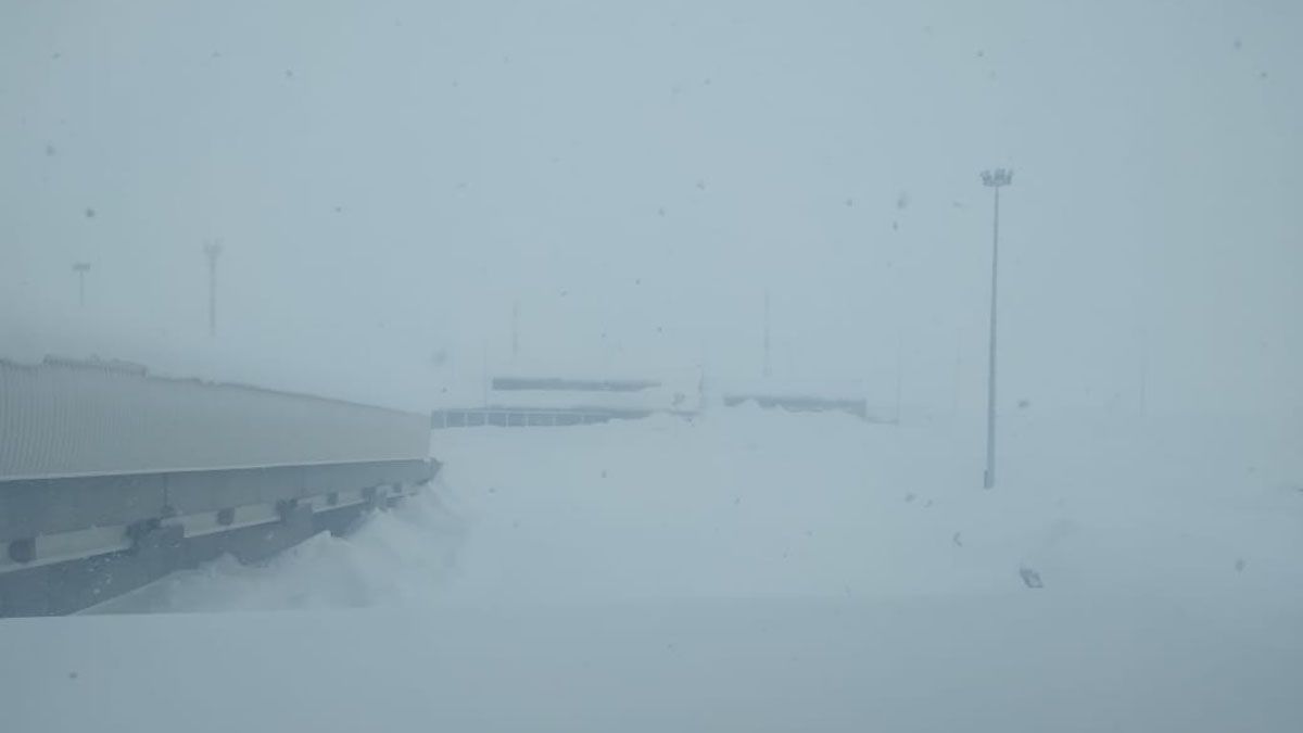 El Complejo Los Libertadores con intensas nevadas en la mañana de este viernes. El Complejo Los Libertadores con intensas nevadas en la mañana de este viernes.
