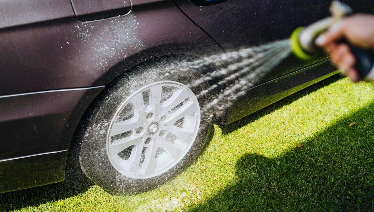 Revisa el aire y la presión de las cubiertas con frecuencia. Revisa el aire y la presión de las cubiertas con frecuencia. 