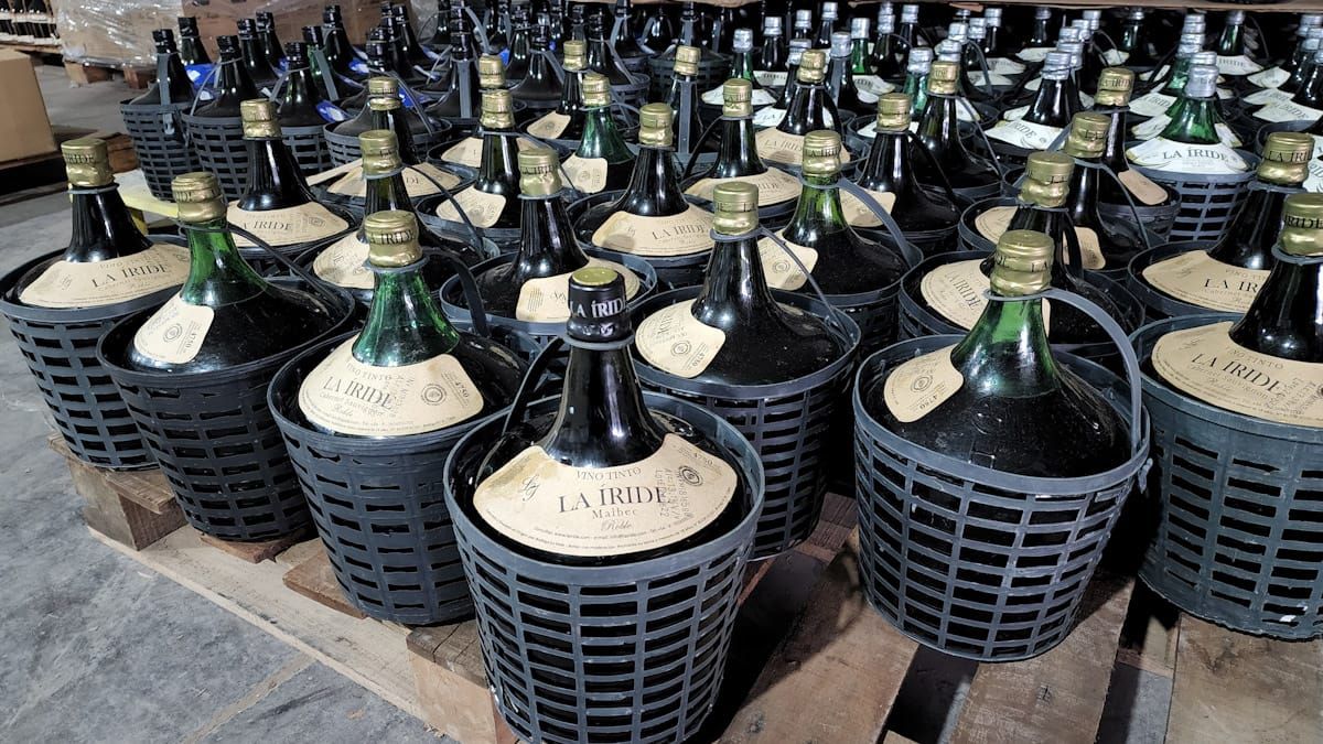 La damajuana se comercializa en el mercado interno, mientras que las botellas y el bag in box salen con destino al exterior.