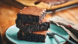 Te dejamos 2 recetas de brownie saludable para adelgazar de forma rápida. Foto: iStock.