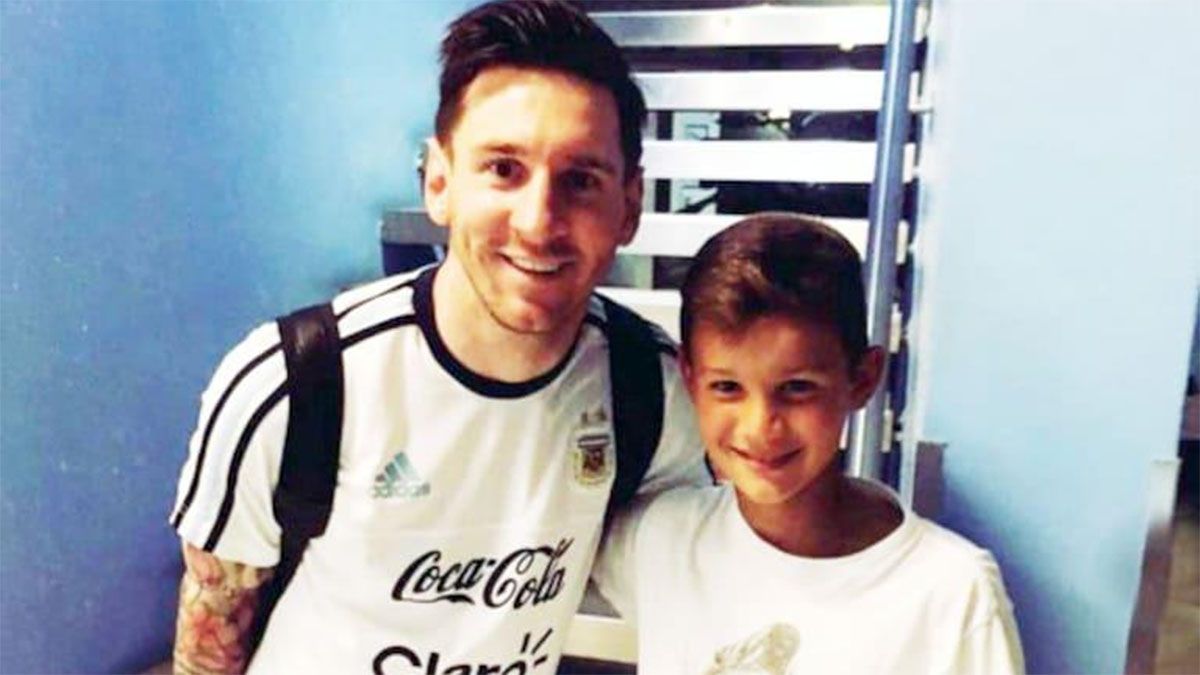 Valentín Carboni se sacó una foto con Messi y ahora juega en la Selección argentina,