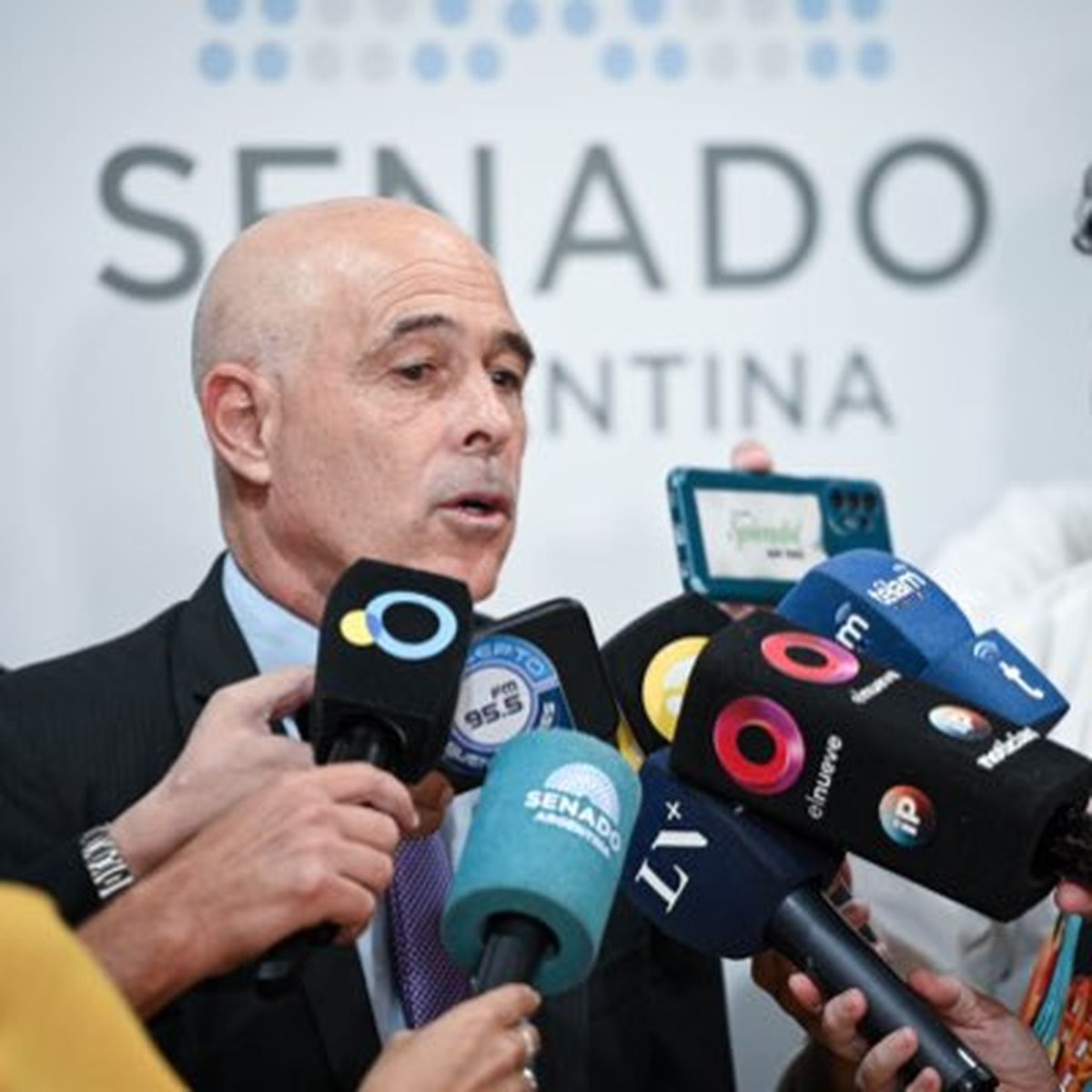 Abdala quedó en el centro de la polémica tras admitir que usa fondos públicos para solventar su campaña personal para ser gobernador de San Luis. Abdala quedó en el centro de la polémica tras admitir que usa fondos públicos para solventar su campaña personal para ser gobernador de San Luis.