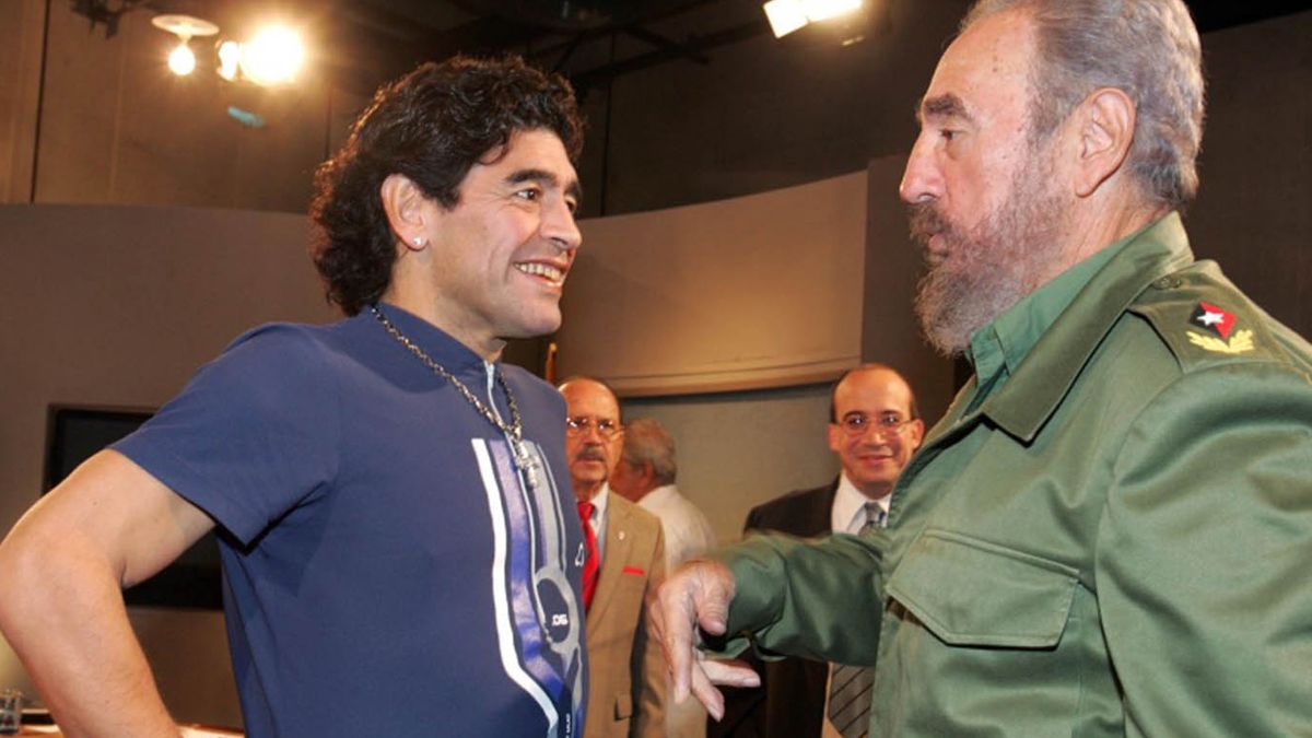 Diego Maradona junto a Fidel Castro.