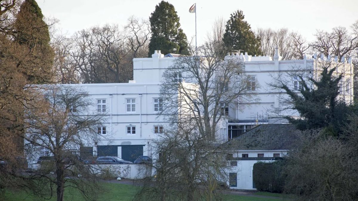 El Royal Lodge, en Windsor, la residencia que el príncipe Andrés deberá abandonar por falta de financiamiento de la corona El Royal Lodge, en Windsor, la residencia que el príncipe Andrés deberá abandonar por falta de financiamiento de la corona