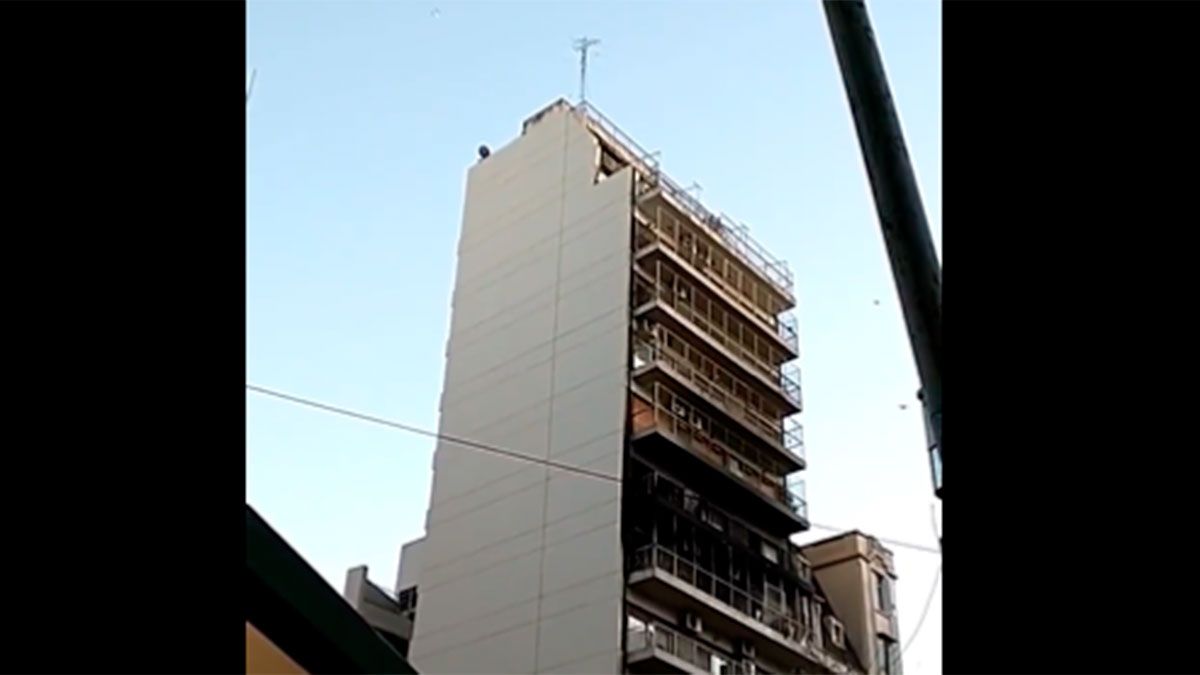 Tras el voraz incendio cinco personas fallecieron, entre ellas tres menores.