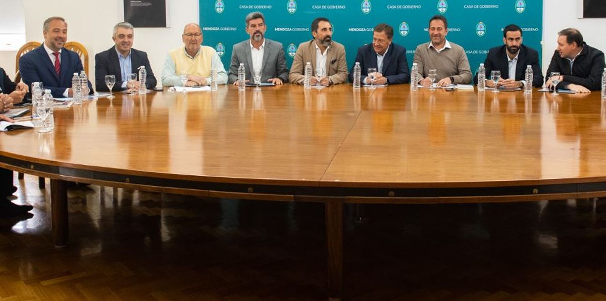 Rodolfo Suarez reunió esta semana a todos los intendentes del Gran Mendoza y al de Lavalle.