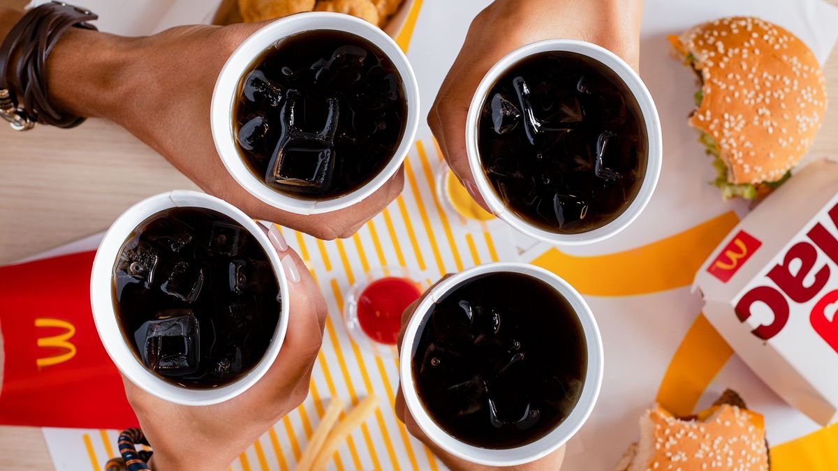 Las clásicas hamburguesas de McDonald's se venderán en las YPF Full Black a partir de 2026. Las clásicas hamburguesas de McDonald's se venderán en las YPF Full Black a partir de 2026.