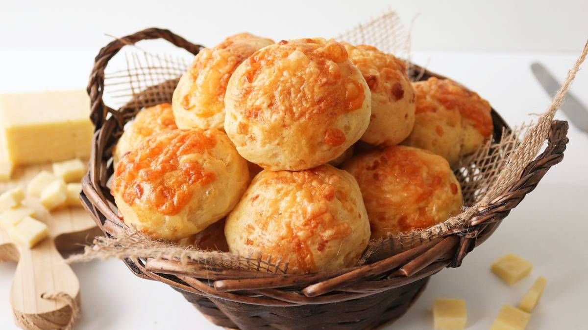 Recetas: bizcochos de queso esponjosos y crujientes con 5 ingredientes.