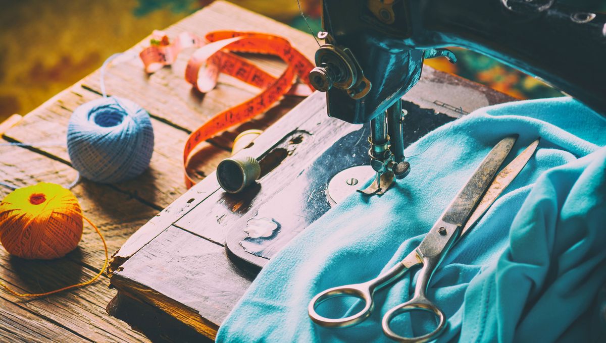 Puedes achicar la cintura sin utilizar hilo, aguja o tijeras Puedes achicar la cintura sin utilizar hilo, aguja o tijeras