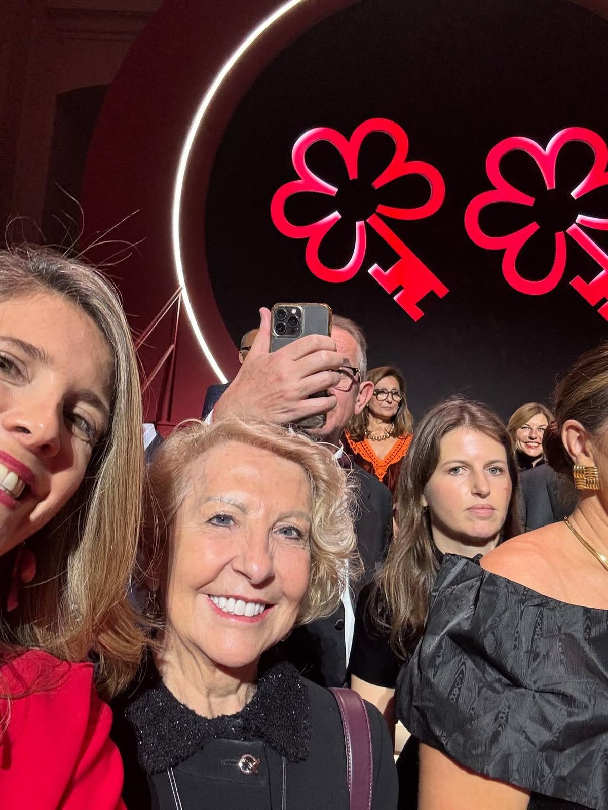 Susana Balbo asistió en París a la ceremonia de las Llaves Michelin junto a su hija, Ana Lovaglio. Susana Balbo asistió en París a la ceremonia de las Llaves Michelin junto a su hija, Ana Lovaglio.