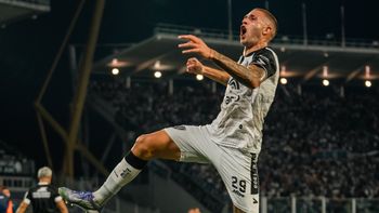 Gimnasia y Esgrima iguala 1 a 1 con Talleres de Córdoba iniciado el complemento en el Kempes Gimnasia y Esgrima iguala 1 a 1 con Talleres de Córdoba iniciado el complemento en el Kempes