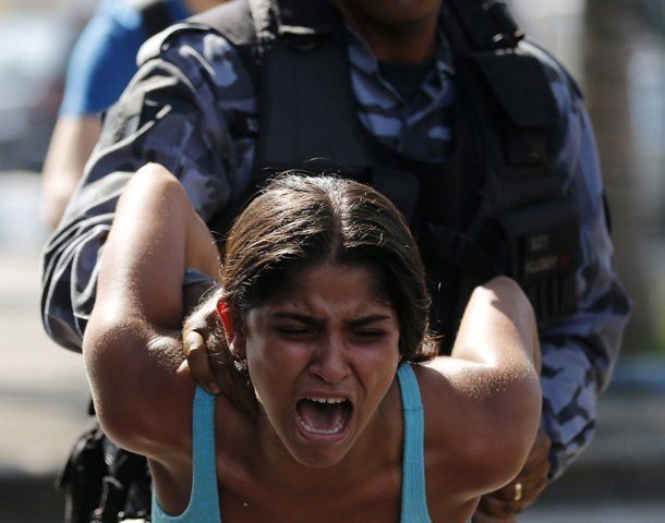Brasil: violento desalojo en una barriada de Río de Janeiro, cercana al Maracaná