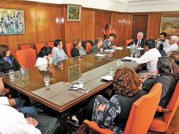 Salud va a un paro de tres días luchando por el 45% de aumento