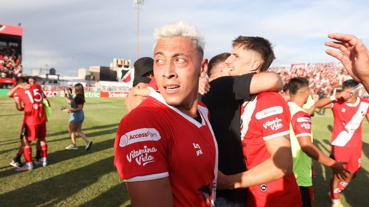 Luciano Herrera hizo delirar a los hinchas del Deportivo Maipú
