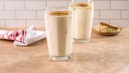 El agua de avena es una bebida que tiene beneficios increíbles para la salud.