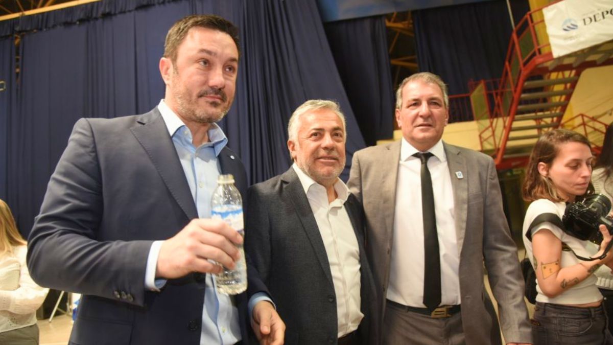 Luis Petri y Alfredo Cornejo coincidieron en Malargüe, después de sellar la unidad en la UCR entre el petrismo y el cornejismo. Luis Petri y Alfredo Cornejo coincidieron en Malargüe, después de sellar la unidad en la UCR entre el petrismo y el cornejismo.