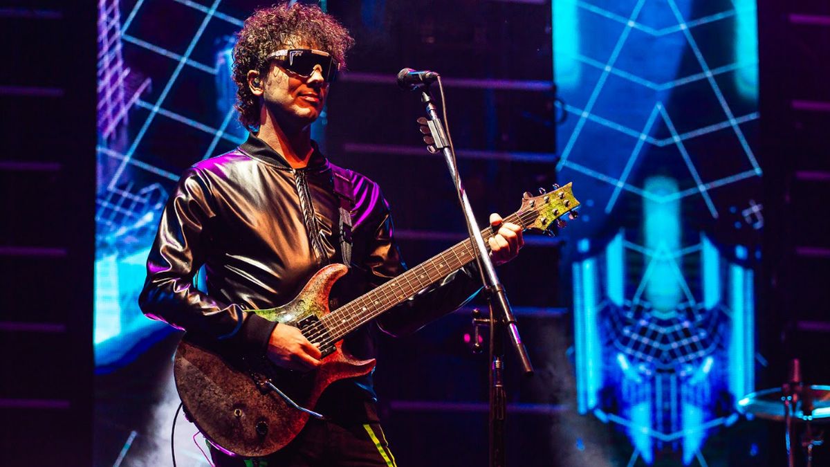 Mariano Albergoli, líder de la banda homenaje a Soda Stereo.