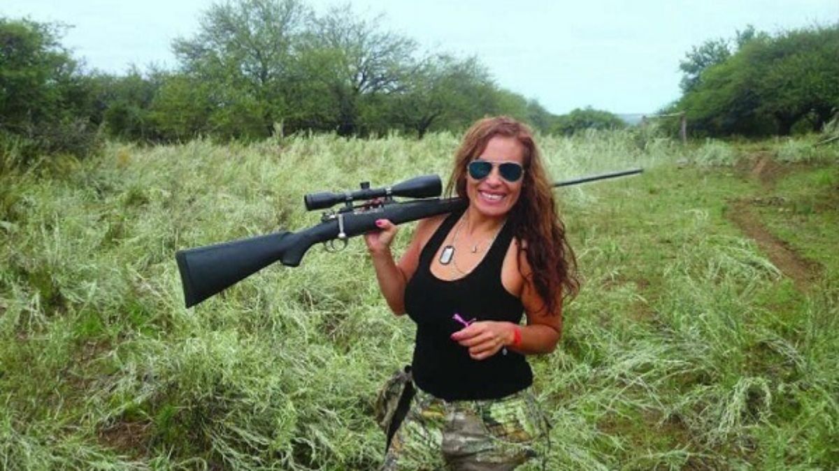 Estella es una reconocida guía profesional e instructora de tiro en Santa Rosa, La Pampa, natal.