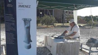 Artistas del mundo trabajan en mármol en la UNCuyo