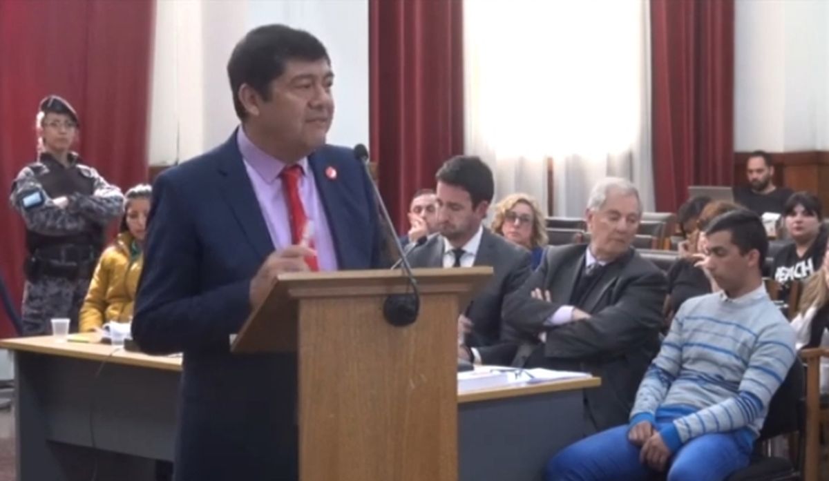 Rubén Castro, defensor oficial en materia penal, durante el juicio por jurado por la muerte del niño Giuliano Ibañez.