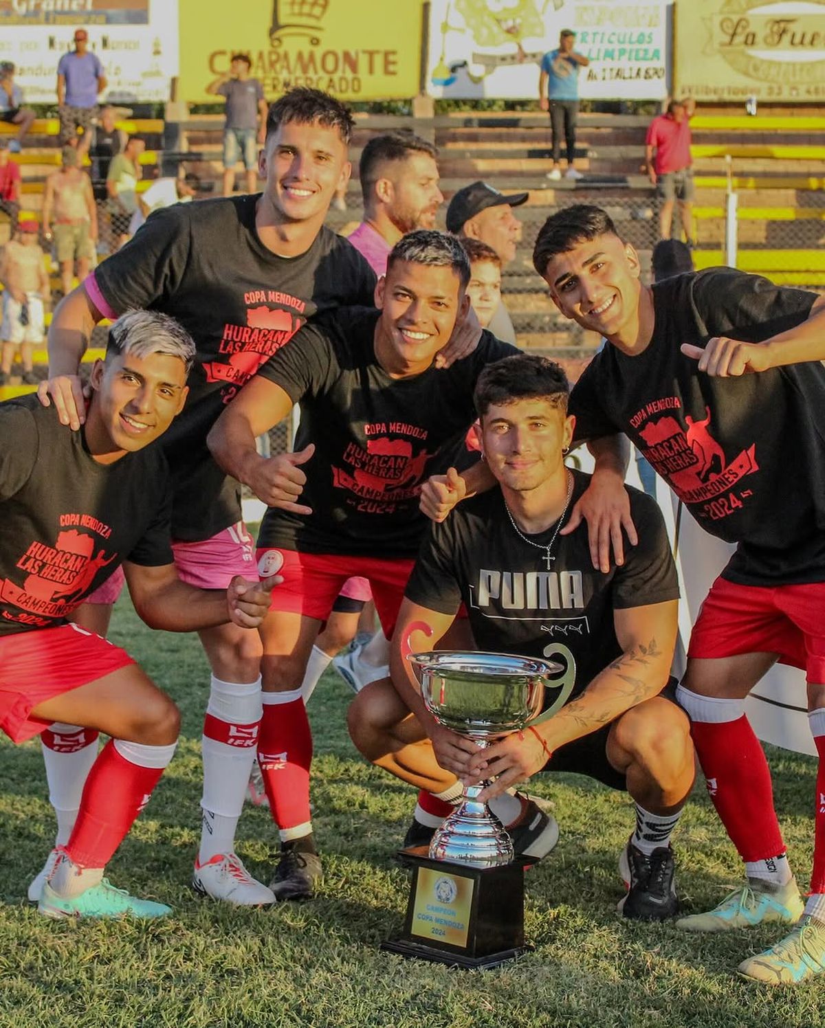 Los festejos de los jugadores de Huracán Las Heras en la final de la Copa Mendoza. Foto: Gentileza Prensa Huracán Las Heras. Los festejos de los jugadores de Huracán Las Heras en la final de la Copa Mendoza. Foto: Gentileza Prensa Huracán Las Heras.