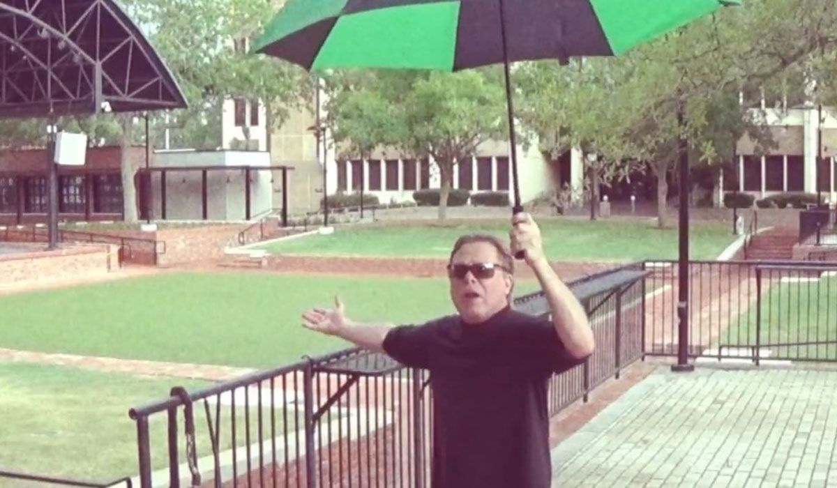 La obra Nothing, de Tom Miller, quien amenaza con denunciar a Salvatore Garau por copiarle la idea