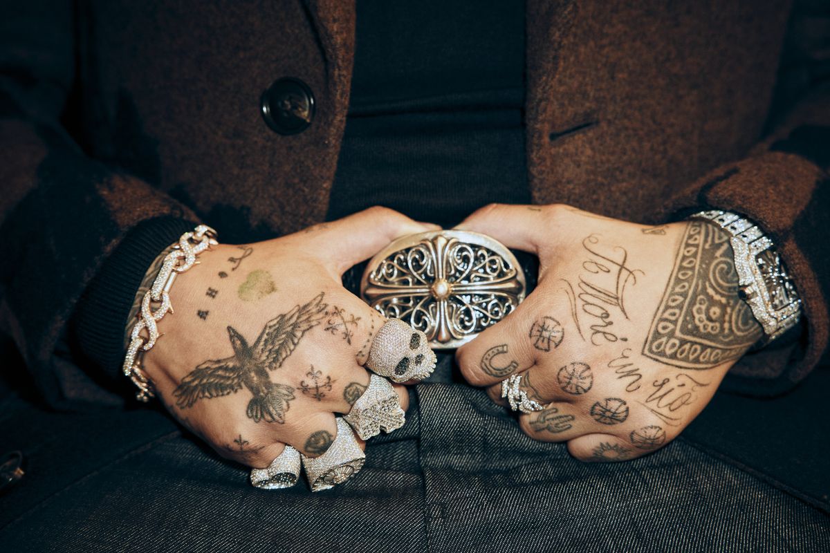 Las manos tatuadas de Christian Nodal lo delataron en el cumpleaños de su hija Inti Las manos tatuadas de Christian Nodal lo delataron en el cumpleaños de su hija Inti