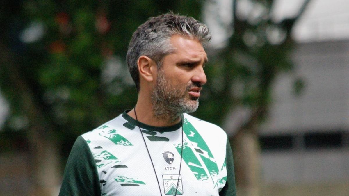 Juan Manuel Sara, el ex Deportivo Maipú es el entrenador de Ferro