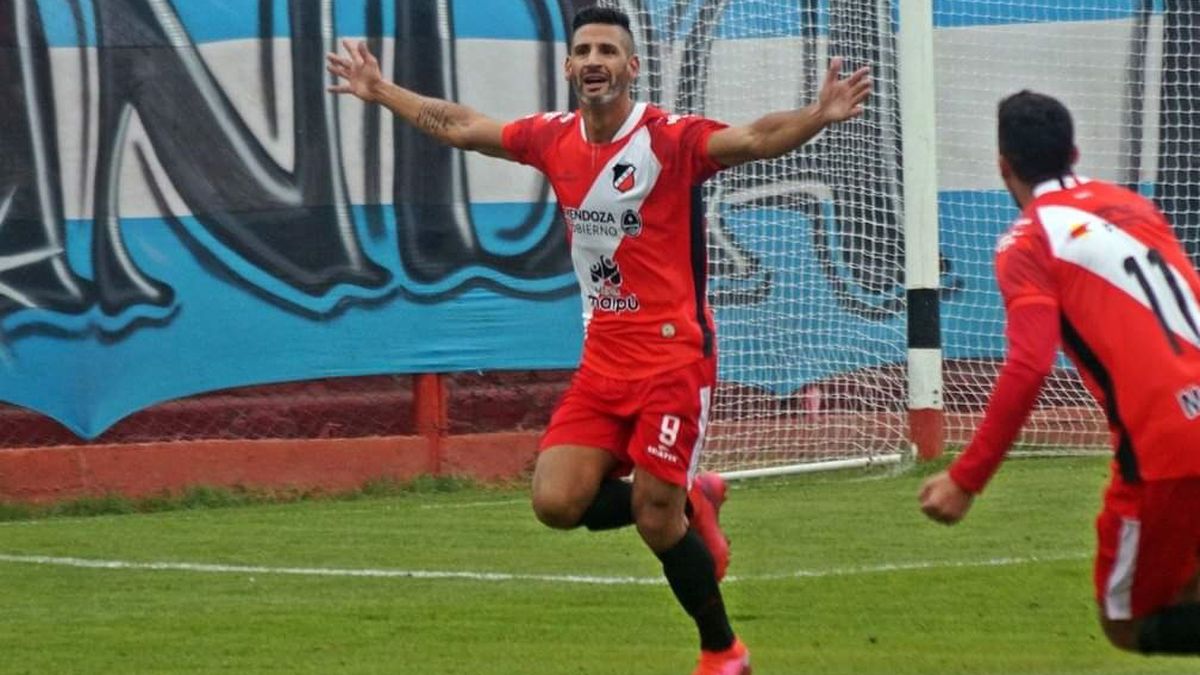 Damián de Hoyos seguirá jugando en Chile.