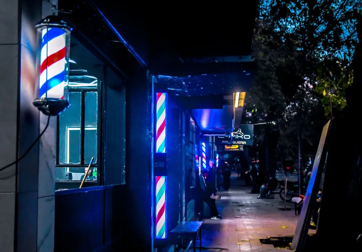 La calle mendocina que junta 15 barberías en tres cuadras y desata furor entre los clientes.