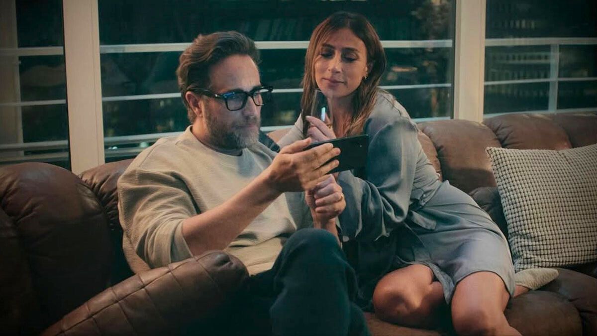 Netflix estrenó la serie que es un fenómeno y lleva el amor a un lugar sin reglas