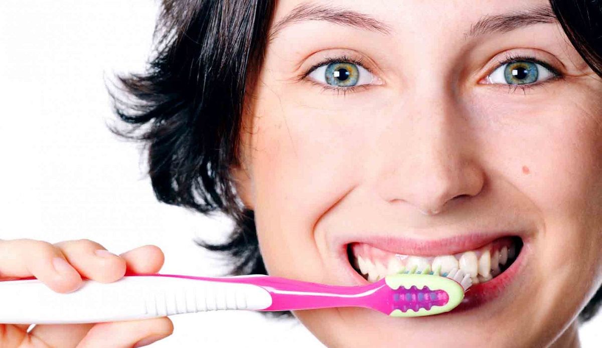 Los 7 errores que hay que evitar al cepillarse los dientes