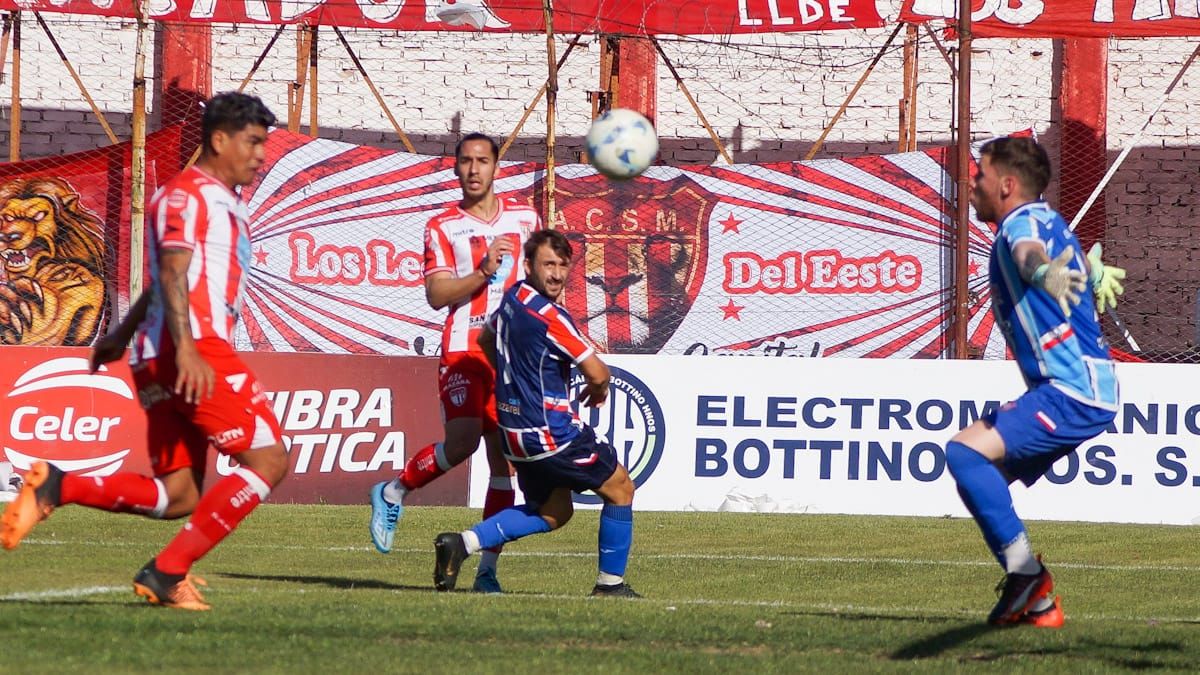 Ramón Lentini marcó los tres goles de San Martín. Ramón Lentini marcó los tres goles de San Martín.