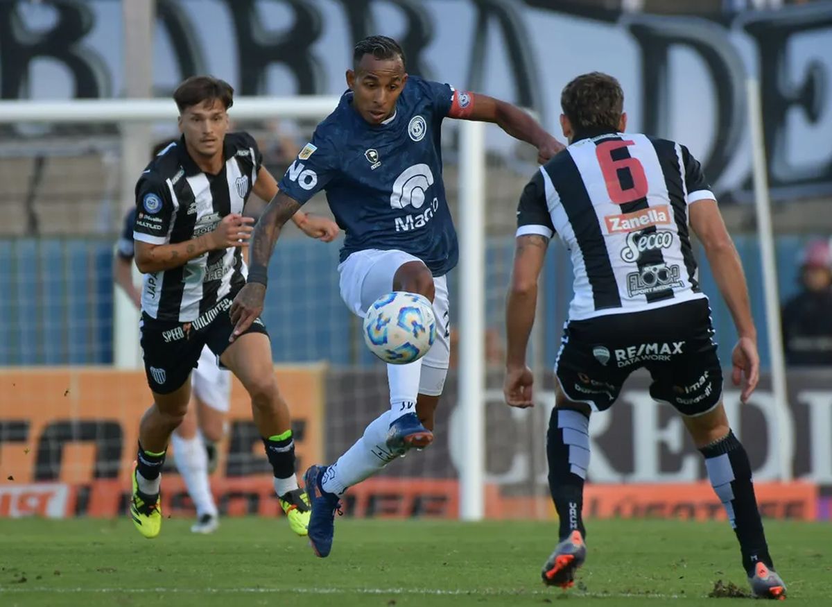Independiente Rivadavia y Estudiantes de Caseros volverán a medirse en la Copa Argentina.