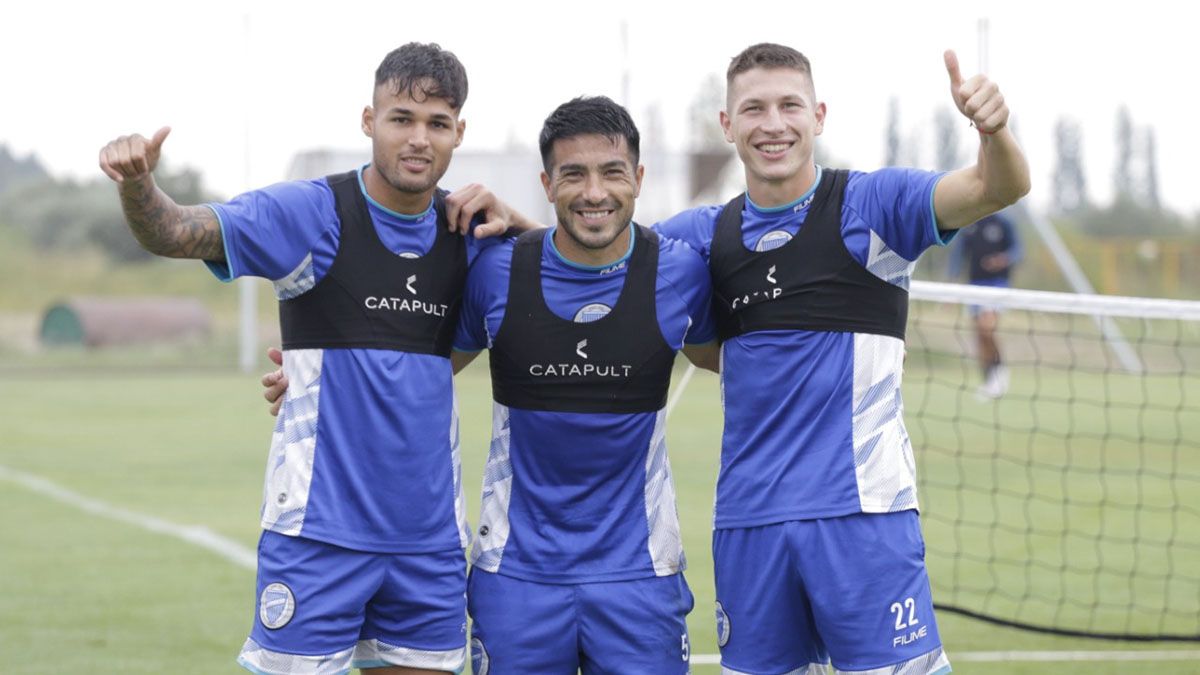 Tres referentes, a la derecha Ferrari junto a Néstor Breintenbruch y Nelson Acevedo.