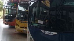 Retuvieron 3 micros que iban de Mendoza a Orán