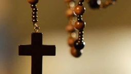 El Rosario de la religión católica es utilizado para rezar los misterios cada día de la semana.