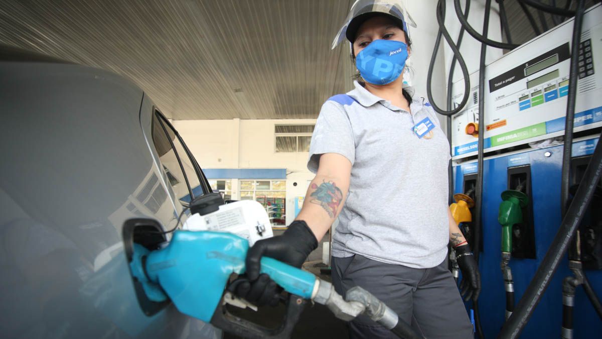 Los bancos no atenderán al público y las estaciones de servicio atenderán con el mínimo el 24 y 31 de diciembre. Garantizan dinero en cajeros automáticos.