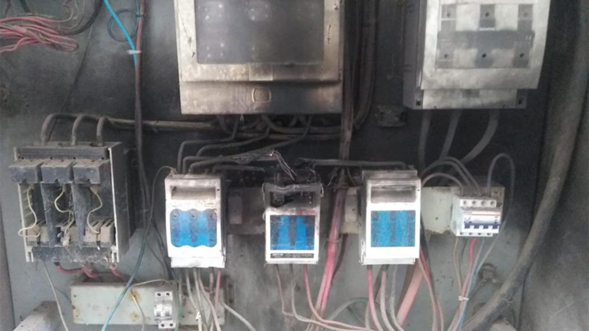 Uno de los tableros elèctricos del club con los que se encontró la flamante comisión directiva.