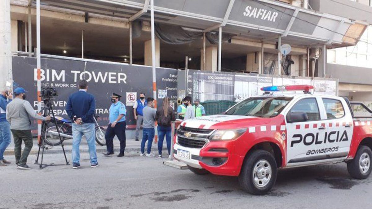El obrero se encontraba trabajanado en el noveno piso de un edificio en construcción, en pleno centro de Neuquén, y cayó por la fosa de un montacarga