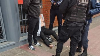 Redujeron frente a una escuela a un supuesto veterano de guerra estadounidense que estaba fuera de sí