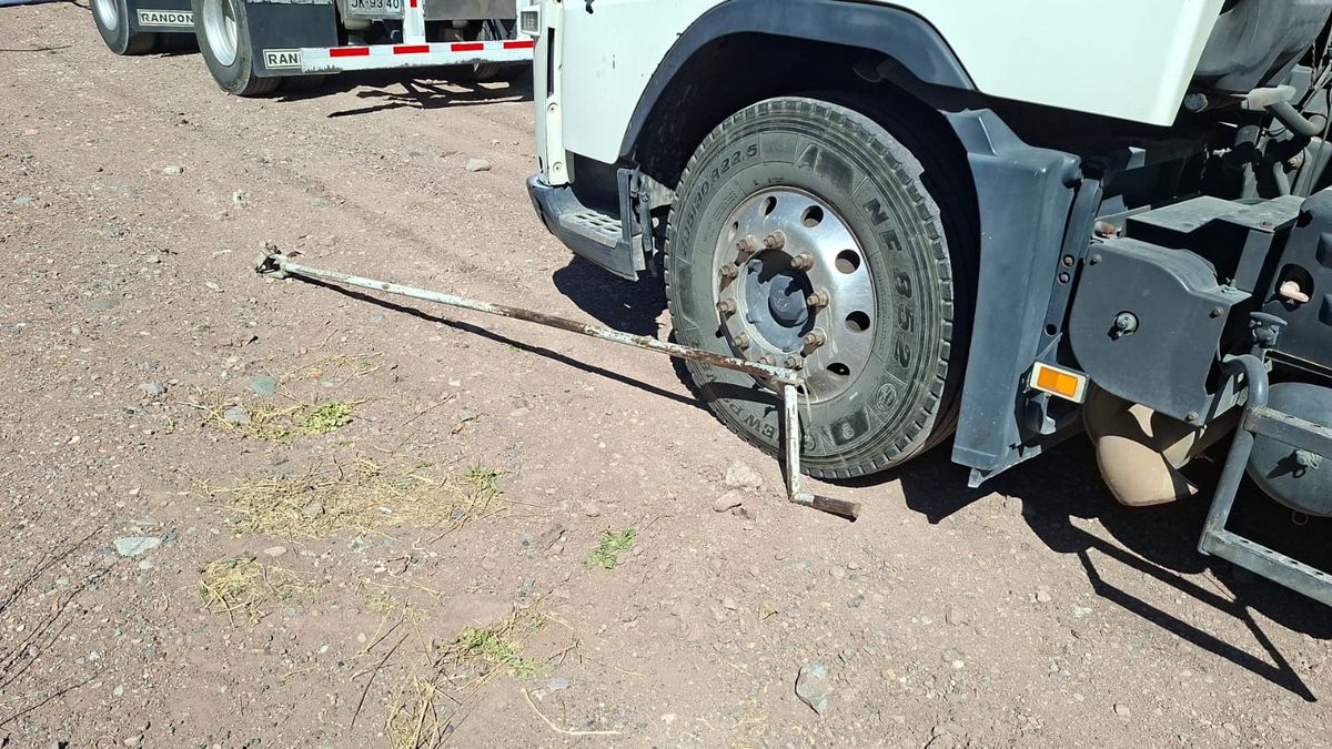 El hierro que impact&oacute; contra un veh&iacute;culo en la ruta 7.