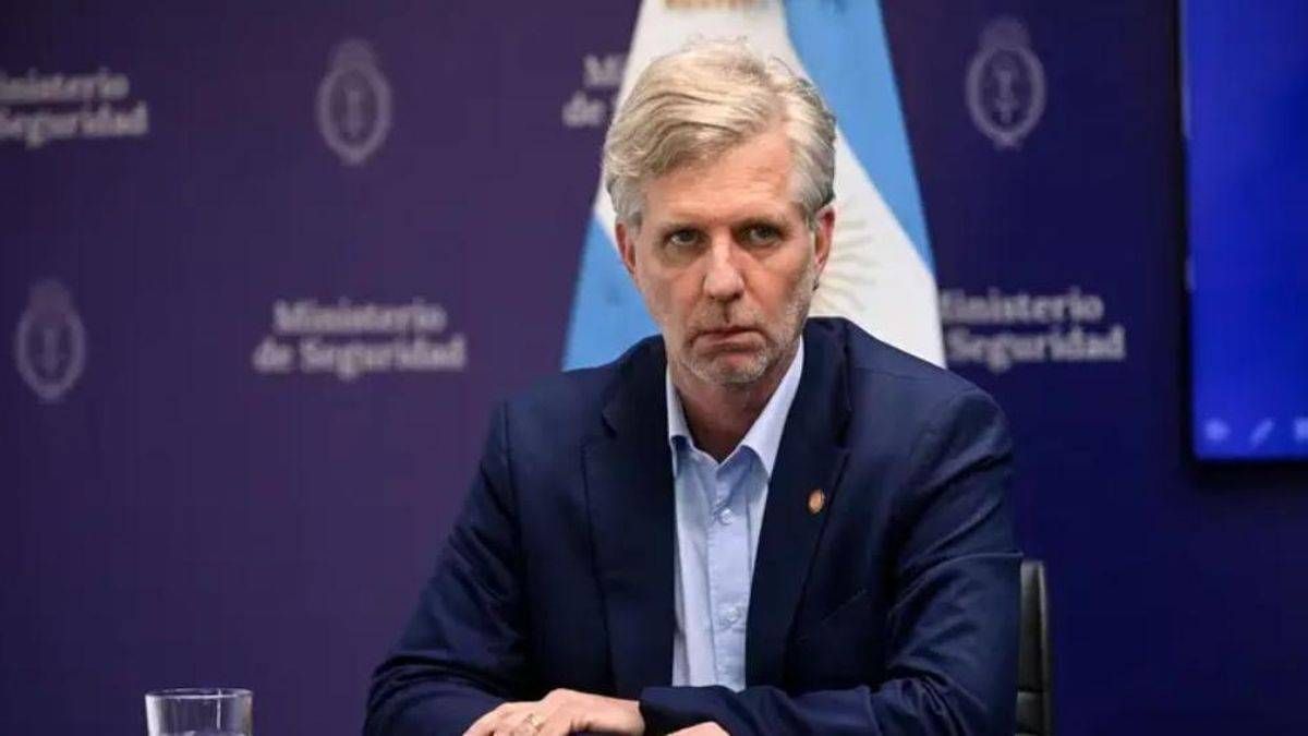 El gobierno de Milei hizo cambios en la SIDE y designó a Cristian Auguadra