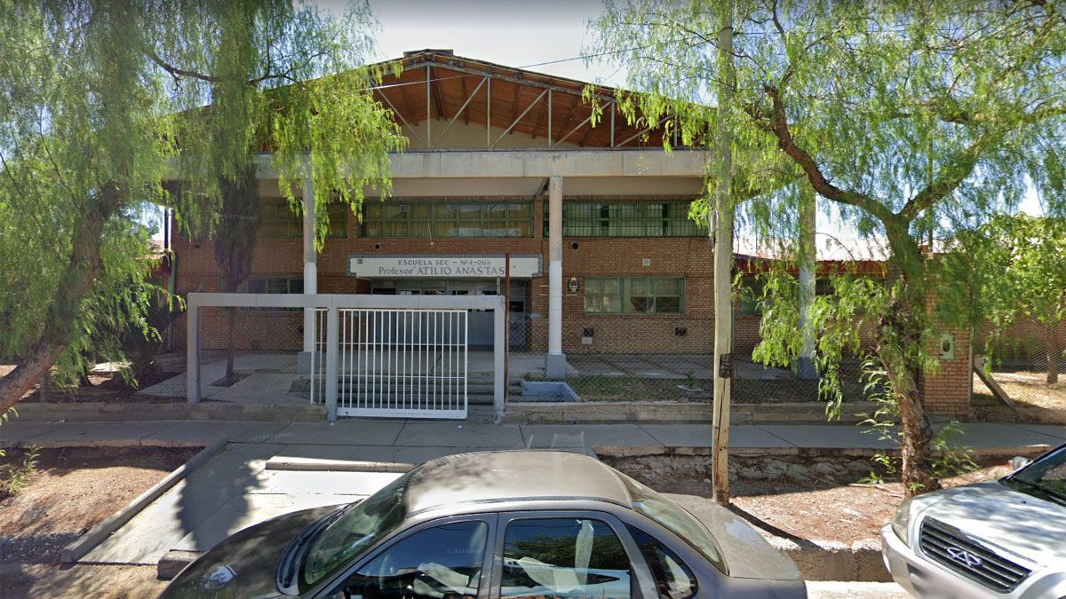 La noche del 23 de mayo de 1992 Guardati fue a un baile en la escuela Atilio Anastasi, ubicada en calle Mathus Hoyos 22.000, del barrio La Estanzuela, en Godoy Cruz. La noche del 23 de mayo de 1992 Guardati fue a un baile a la escuela Atilio Anastasi, ubicada en calle Mathus Hoyos 22.000, del barrio La Estanzuela, en Godoy Cruz.