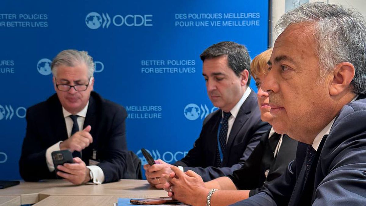 Alfredo Cornejo se reunió con miembros de la OCDE.