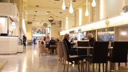 El sector de la Galería Piazza que albergaba a la confitería, café y restorán. Su último nombre comercial fue Ríe Greta. Lo desmantelaron.