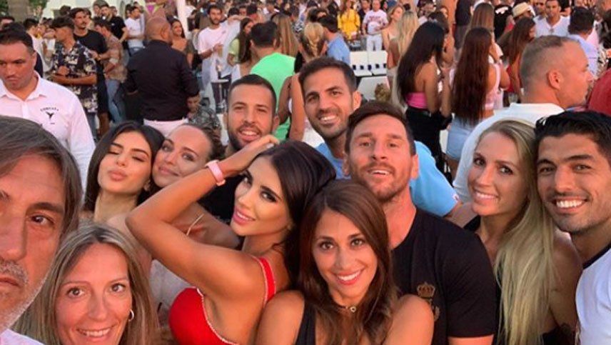 Un domingo cualquiera: Messi, Antonela y sus amigos disfrutando a pleno en Ibiza